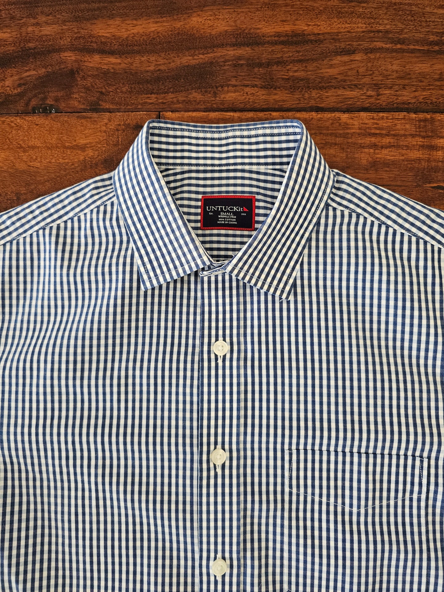 Untuckit blue short sleeve shirt mens size S